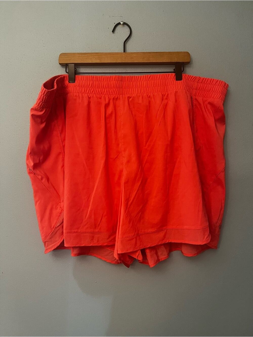 Athleta Mesh Racer Run Shorts 4”